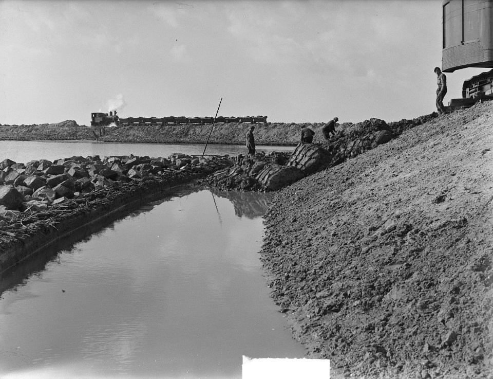 Kampen Bouwput voor grote sluizen Zuidoostpolder, Bestanddeelnr 904-4487