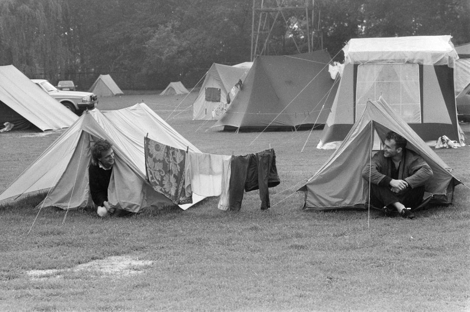 Kamperen in de regen in Amsterdam, Bestanddeelnr 934-0391