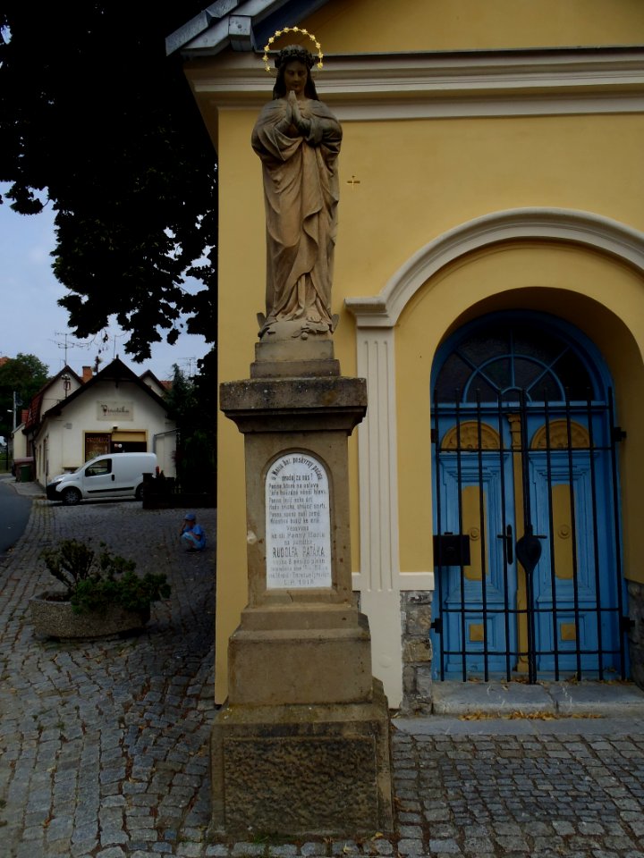 Kaple Proměnění Páně, Mokrá - socha Panny Marie