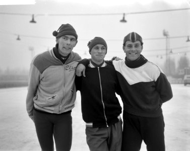 Kampioen van Nederland schaatsen lange baan Jaap Edenbaan v.l.n.r. A. Vroege (3), Bestanddeelnr 913-6278