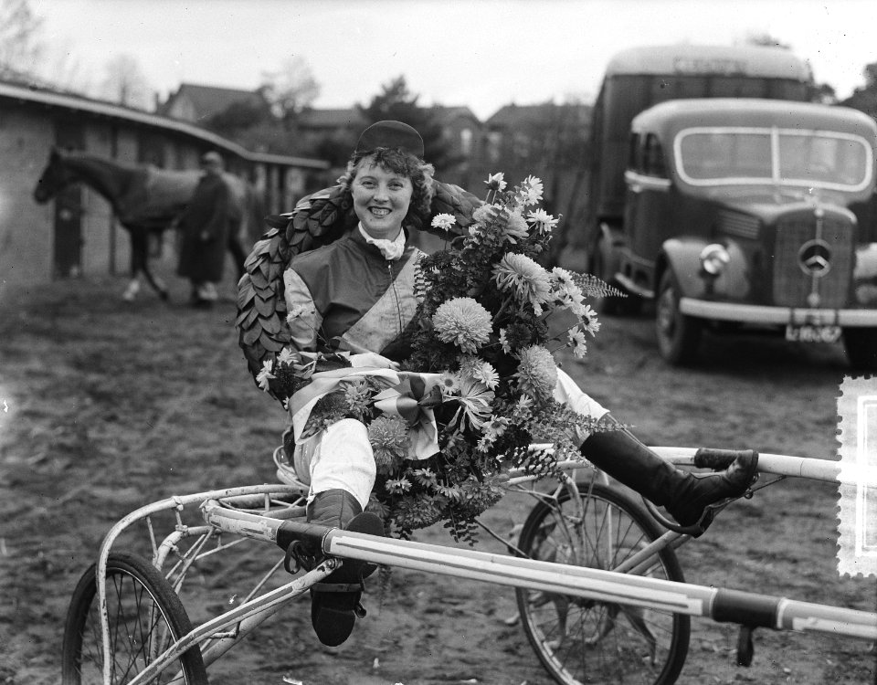 Kampioen van Nederland, dames-pikeurs Hilversum, kampioen mevrouw Hamming Woldij, Bestanddeelnr 906-8032