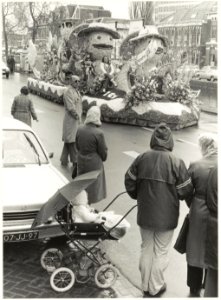 Kampersingel. Bloemencorso. NL-HlmNHA 54016999