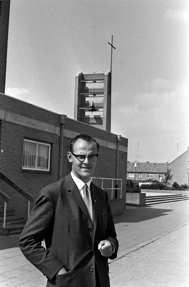 Kapelaan van Hedel uit Oss weigert te betalen aan de fiscus. Hij vindt dat het g, Bestanddeelnr 920-6195