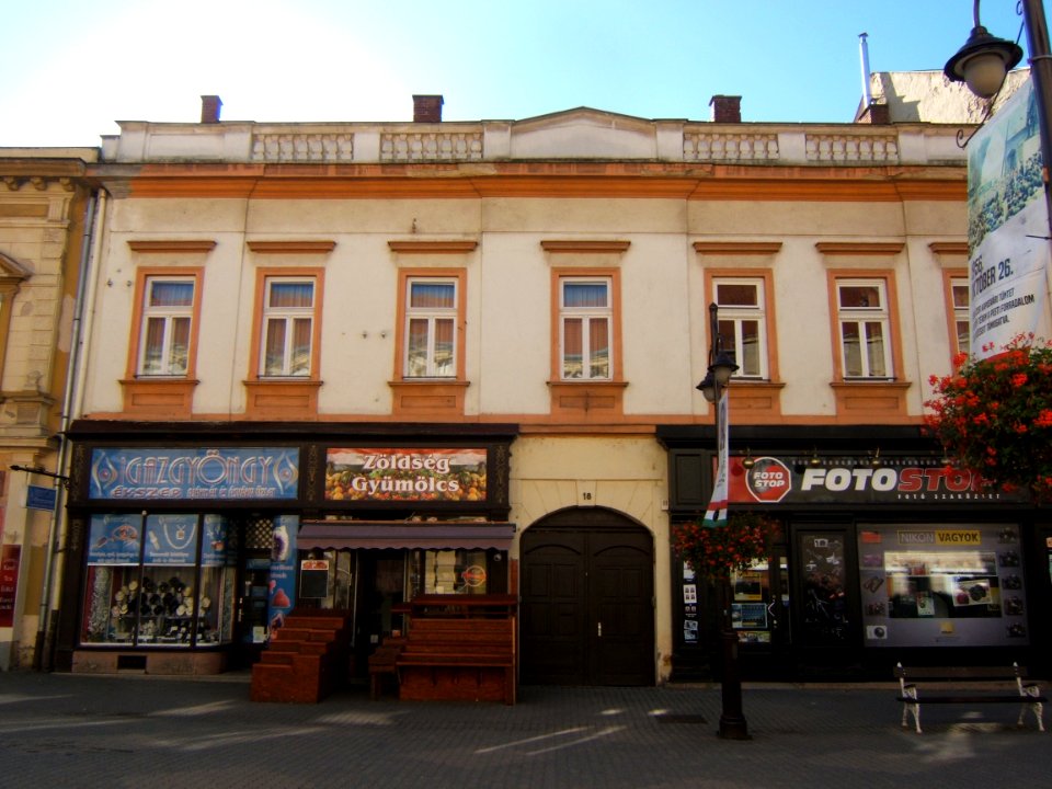 Kaposvár, Fő utca 18