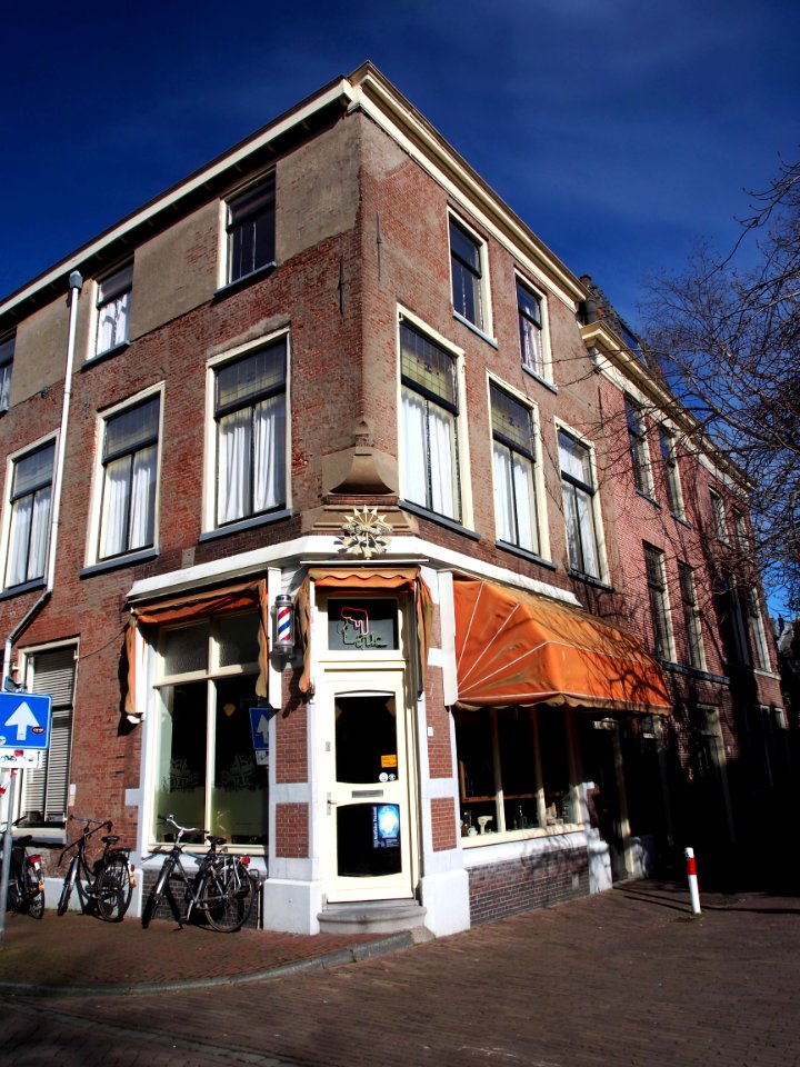 Kapsalon Eric, Langebrug hoek Ketelboetersteeg 29, Leiden