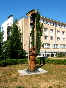 Kaposvár, harangláb a Klebelsberg Kollégium udvarán