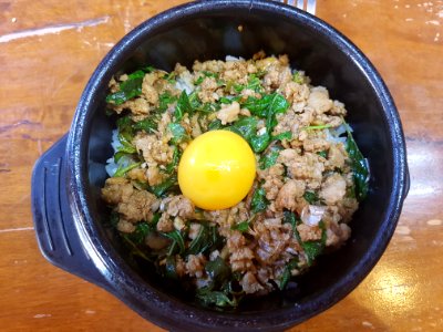 Ka-phrao mu (basil fried minced pork), no chilli ver, with rice & egg, Bangkok, 2018-02-06 (3)