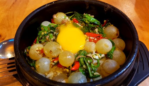 Ka-phrao riu-kiu (basil fried giant catfish eggs), with rice & egg Bangkok, 2018-12-21 (3)
