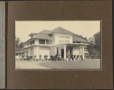 Kantoorgebouw, waarschijnlijk in Medan, Bestanddeelnr 823 08