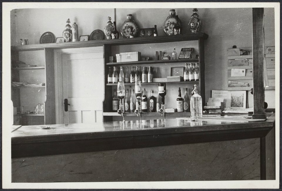 Kantine en recreatieruimtes in het Nederlandse legerkamp Wrottesley Park nabij W, Bestanddeelnr 512 144