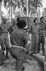 Kapitein en manschappen (van KNIL Infanterie VII), Bestanddeelnr 133-1-3