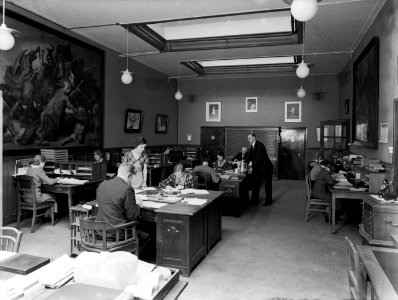 Kantoor met administratief personeel bij de fa Gerritsen & Van Kempen in Zeist, Bestanddeelnr 190-0527