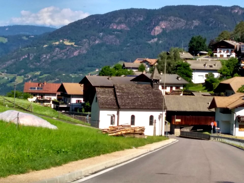Kapelle und Bildstock Weißes Bild