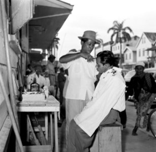 Kapper in Paramaribo, Bestanddeelnr 252-4973