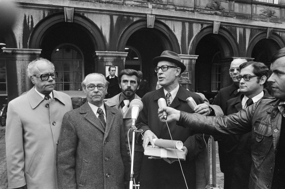 Kappers demonstreren op Binnenhof voor lager BTW-tarief de demonstranten op het, Bestanddeelnr 928-2629