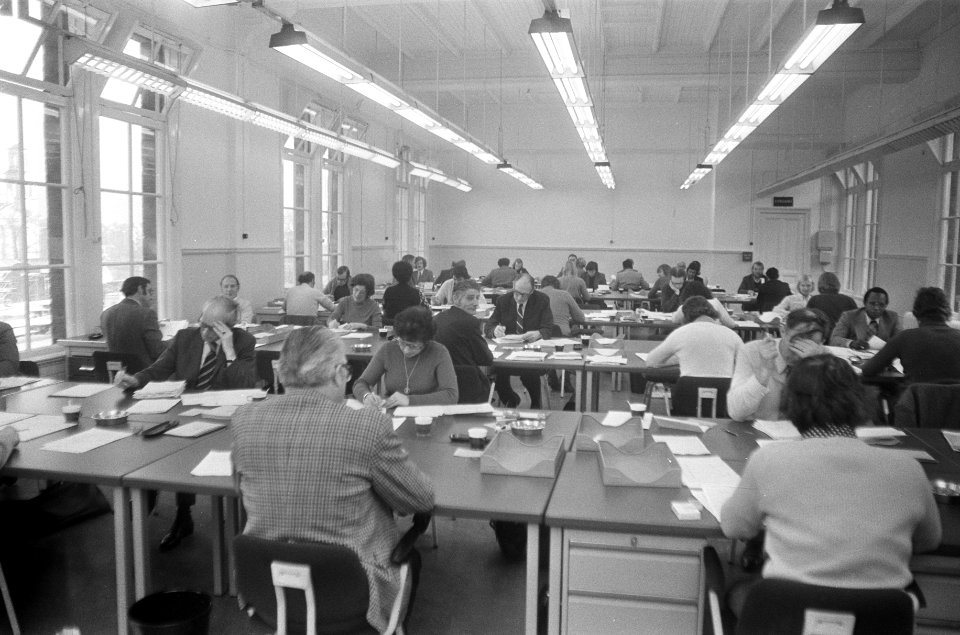 Kantoorruimte met medewerkers, Bestanddeelnr 926-9144