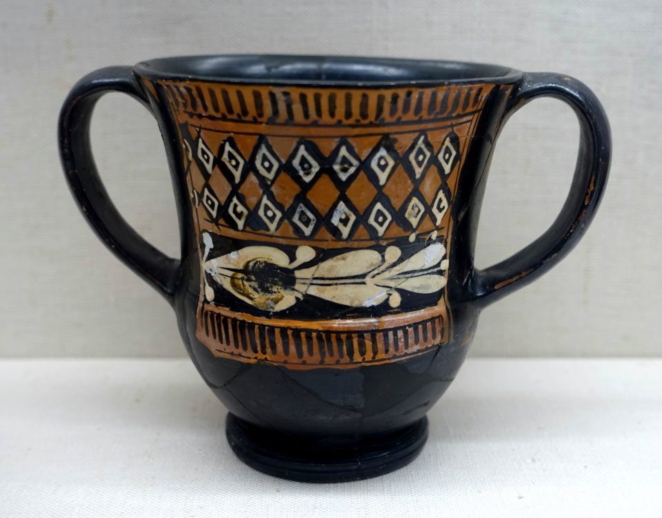 Kantharos, Attic, 450-425 BC, L 619 - Martin von Wagner Museum - Würzburg, Germany - DSC05818