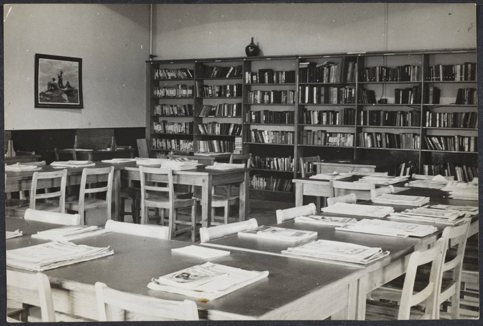 Kantine en recreatieruimtes in het Nederlandse legerkamp Wrottesley Park nabij W, Bestanddeelnr 512 152