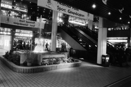 Kantoorgebouwen, winkelcentra, interieurs, Bestanddeelnr 932-4033