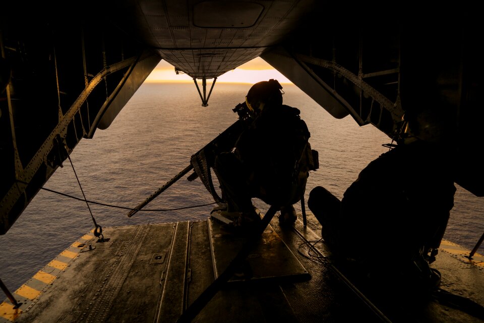 Hmh-462 heavy helicopter squadron 462 gunner