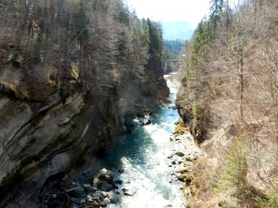 Kanderdurchstich mit Autobahnbrücke