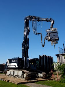 Kandt Special Crane (KSC) 885 with SVR 24 VM Vibratory hammer pic2