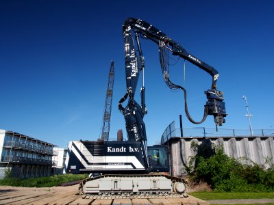 Kandt Special Crane (KSC) 885 with SVR 24 VM Vibratory hammer pic3