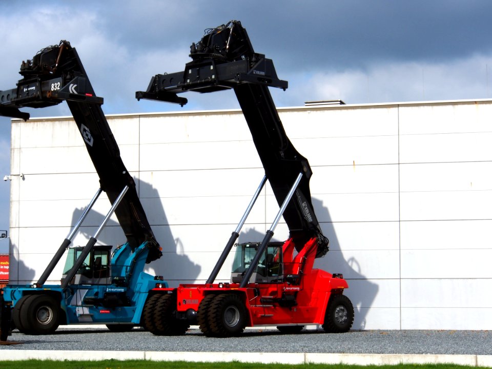 Kalmar K1250 Reach stacker pic3