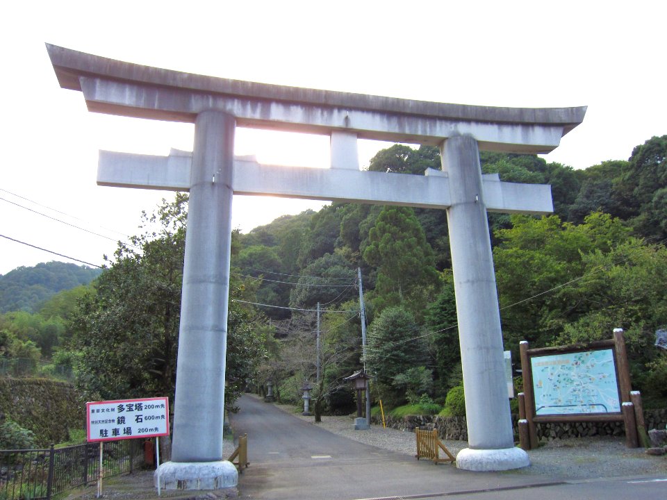 Kanasana-jinja otorii