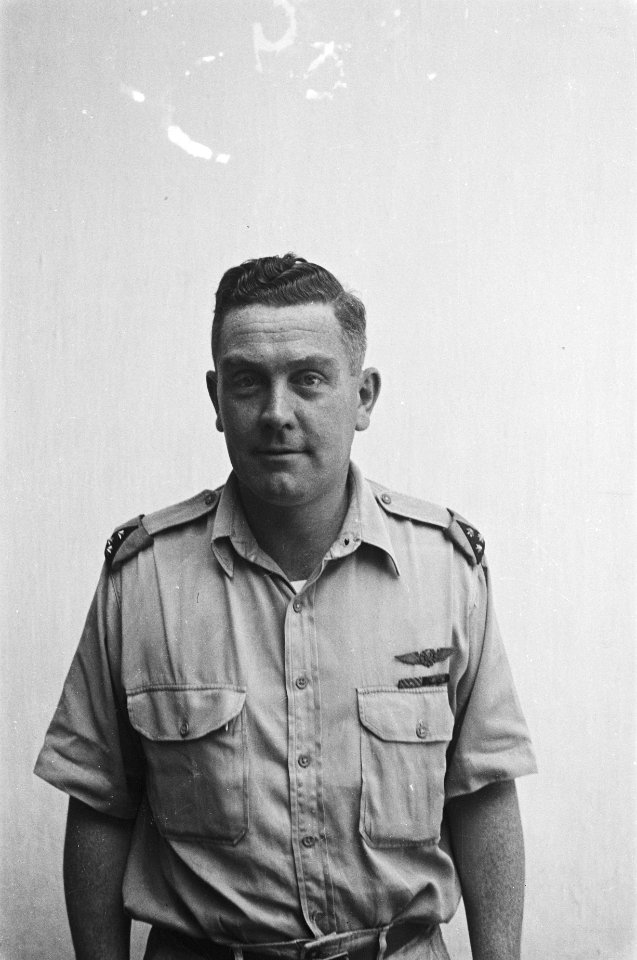Kapitein vlieger-waarnemer ML- KNIL, metinsigne en batons, Bestanddeelnr 521-5-2