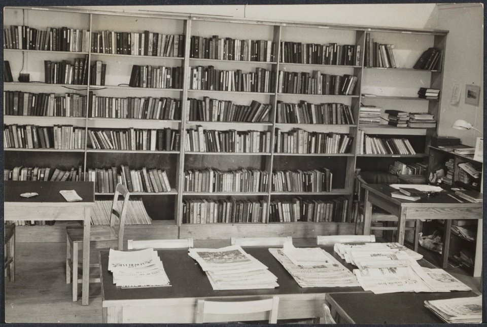 Kantine en recreatieruimtes in het Nederlandse legerkam Wrottesley Park nabij Wo, Bestanddeelnr 512 149