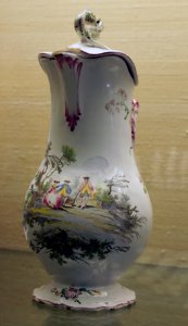 Kanne mit galanten Figuren Marseille Veuve Perrin Kunstgewerbemuseum Berlin 05052018 1