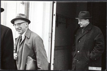Kandidaat-ministers voor het nieuwe kabinet in Den Haag bijeen. De heren Samkald, Bestanddeelnr 022-0338