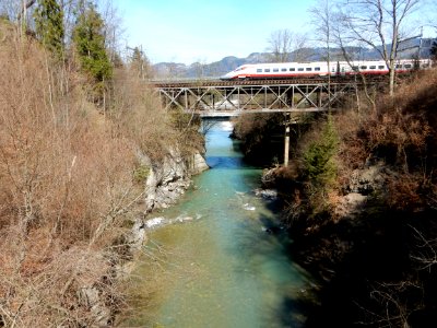 Kanderdurchstich mit Eisenbahnbrücke