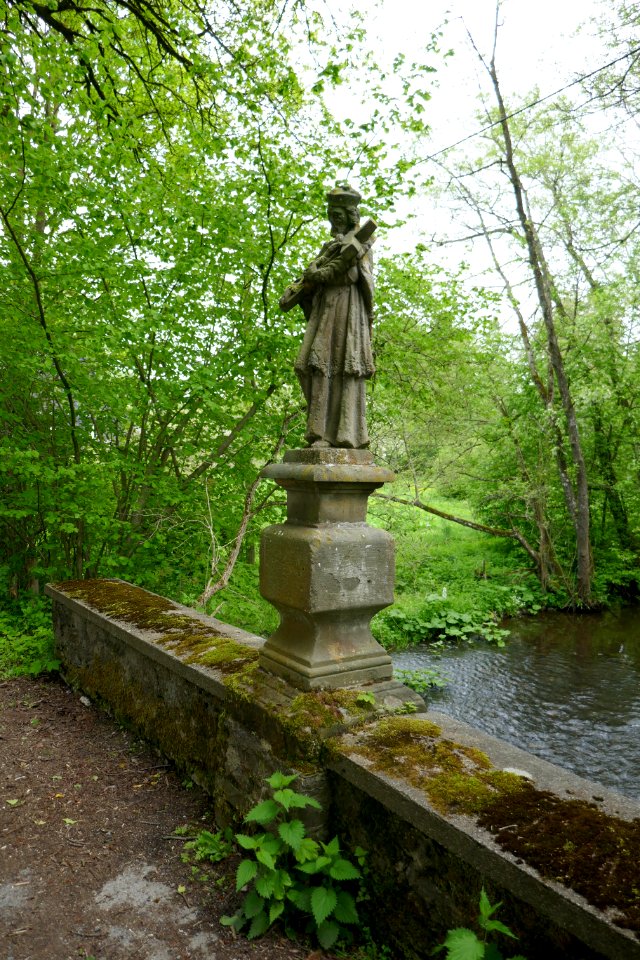 Kallenhardt - Nepomuk-Statue - 2
