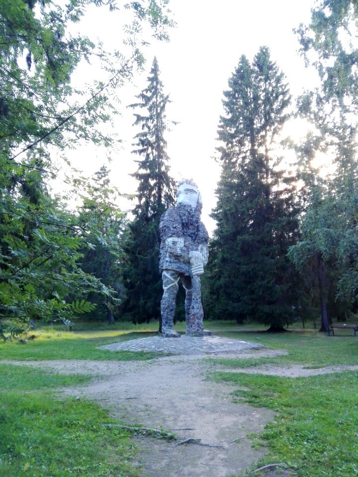 Kalevipoeg Glehni pargis 2