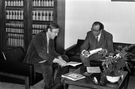 Kabinetsinformateur Ruppert ontvangt Van Mierlo (links), Bestanddeelnr 926-1574