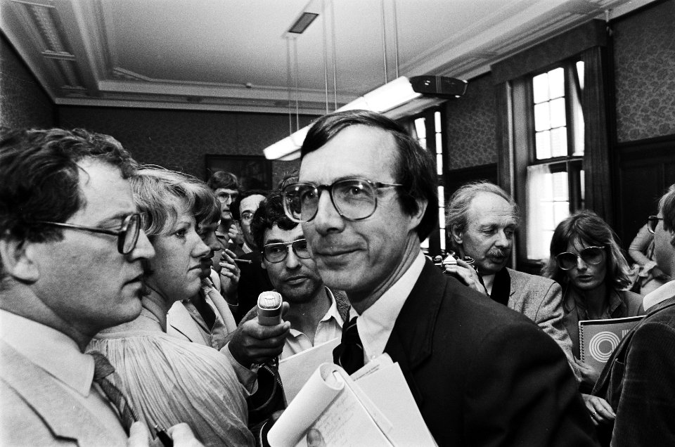 Kabinetscrisis Brinkhorst (D66) na afloop van de fraktievergadering, Bestanddeelnr 932-1714