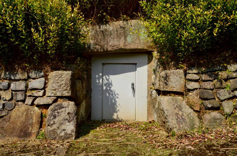 Kajiyama Kofun, entrance