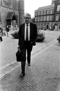 Kabinetscrisis PvdA-leider Meyer op weg naar Steenkamp (6, 7, close), Bestanddeelnr 932-1679