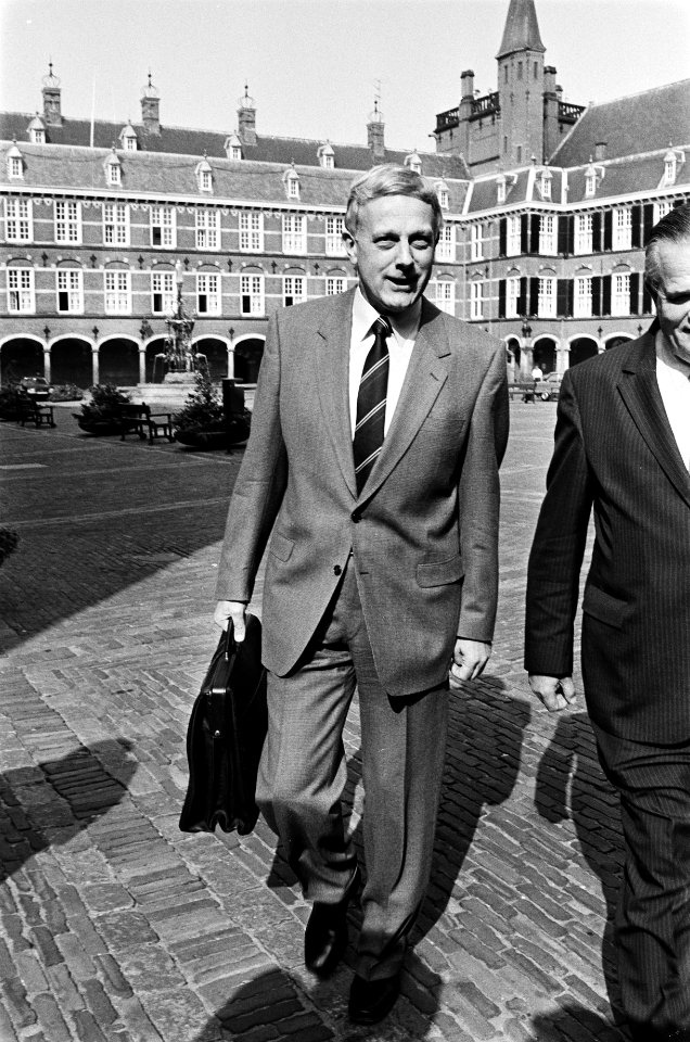 Kabinetscrisis informateur P. Steenkamp ontvangt fraktieleiders PvdA, CDA, D66 , Bestanddeelnr 932-1655