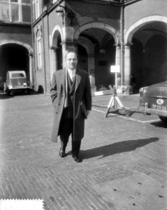 Kabinetsformatie in Den Haag , Professor De Quay ontvangt Minister Cals, Bestanddeelnr 910-2845