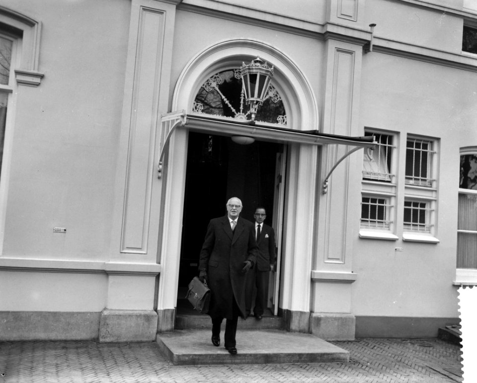 Kabinetsformatie Professor Beel ontvangt Professor mr. C. P. M. Romme , Professo, Bestanddeelnr 910-2257