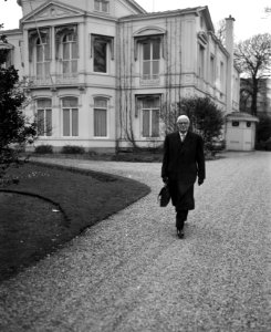 Kabinetsformatie Professor Beel ontvangt Professor mr. C. P. M. Romme, Bestanddeelnr 910-2256