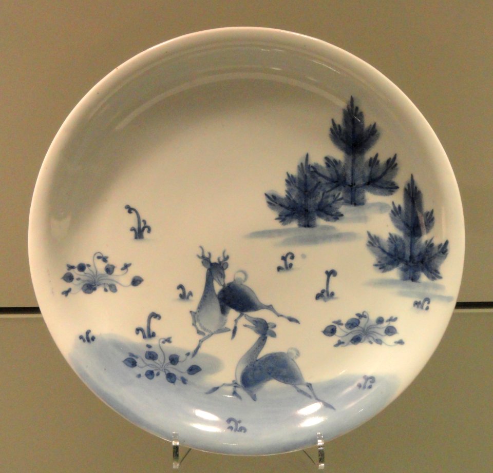 Kakiemon Dish with Deer and Pine Design, c. 1680-1700, Arita, hard-paste porcelain with underglaze cobalt - Gardiner Museum, Toronto - DSC00389