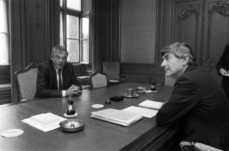 Kabinetsinformateur Ruud Lubbers (r) met Hans van Mierlo, Bestanddeelnr 934-5008