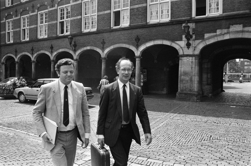Kabinetsinformatie CDA-ers Borgman (l) en de Vries (r) weg naar Euthanasiebespr, Bestanddeelnr 933-6875