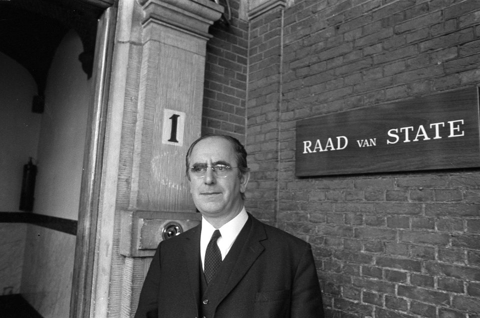 Kabinetsformateur Ruppert ontvangt SER-voorzitter De Pous JW de Pous bij de in, Bestanddeelnr 926-0873