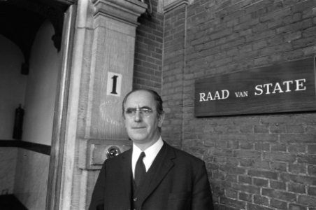 Kabinetsformateur Ruppert ontvangt SER-voorzitter De Pous JW de Pous bij de in, Bestanddeelnr 926-0873