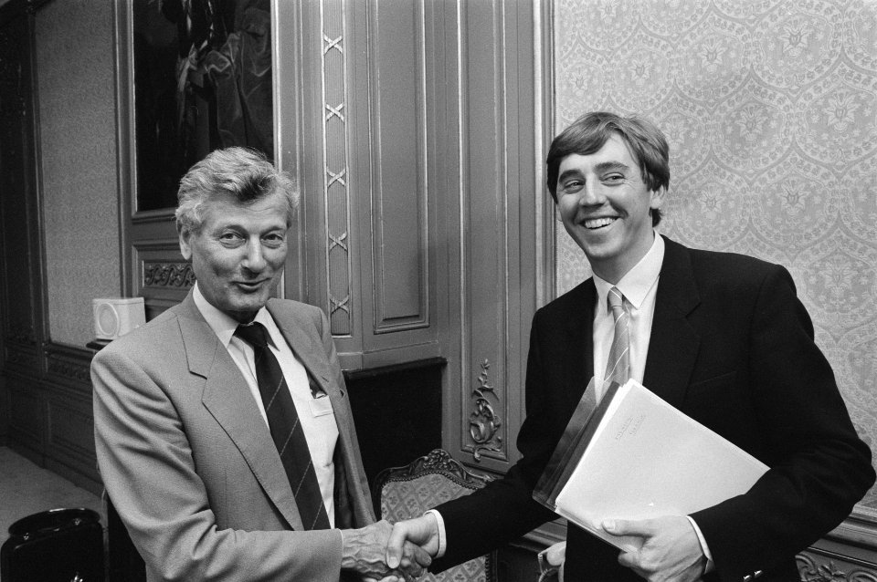 Kabinetsinformatie informateur de Koning hield gesprek met fractieleiders de K, Bestanddeelnr 933-6668